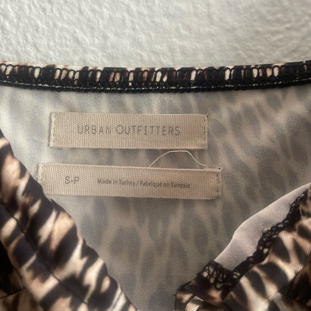 Urban Outfitters size small cheetah print cropped tank top - Picture 4 of 4